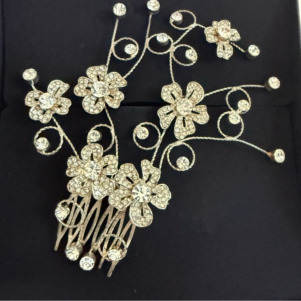 Elegant Floral Crystal Hair Comb